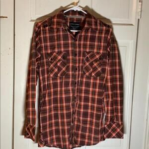 Men’s Untouchables button down shirt Medium